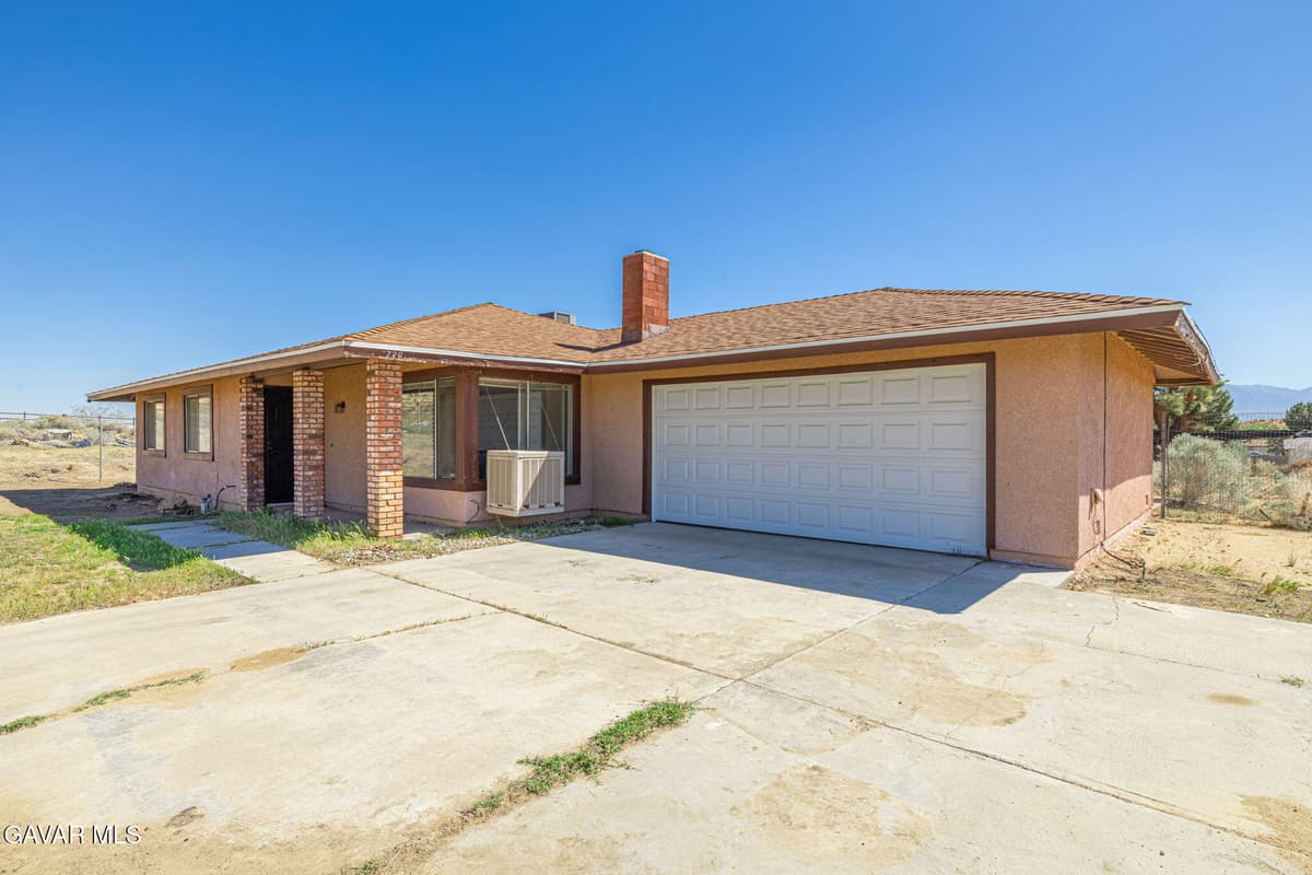 17394 Laredo Vista Avenue