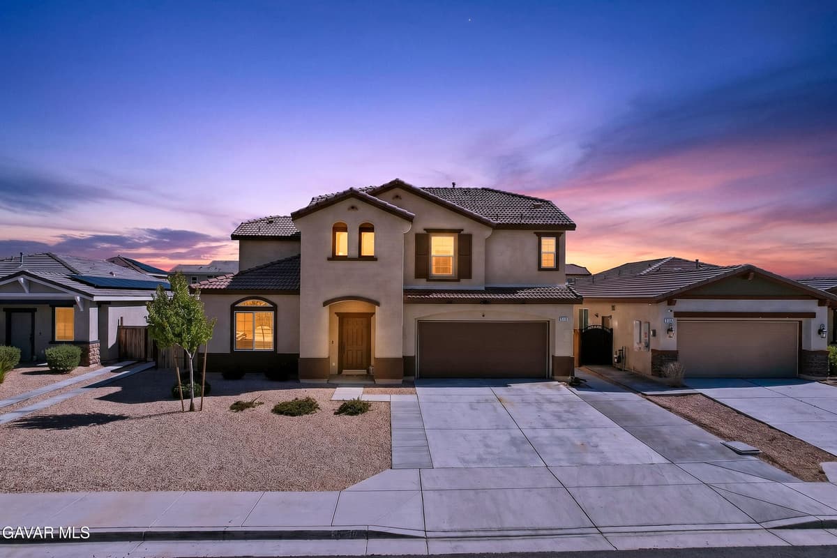 3120 Via Bella Rosa Avenue
