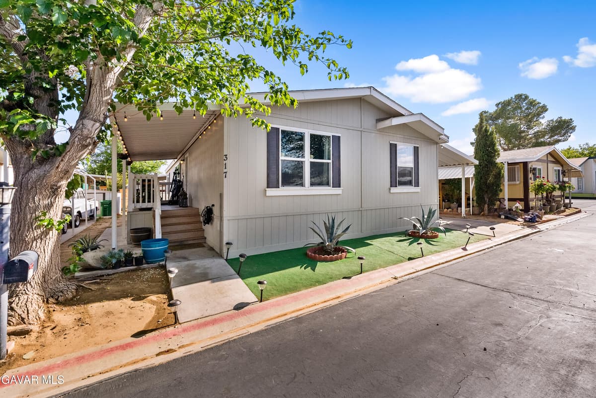 3524 E Avenue R