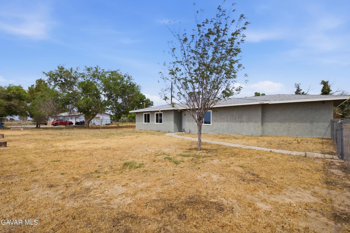 16657 Foothill Avenue — photo 2