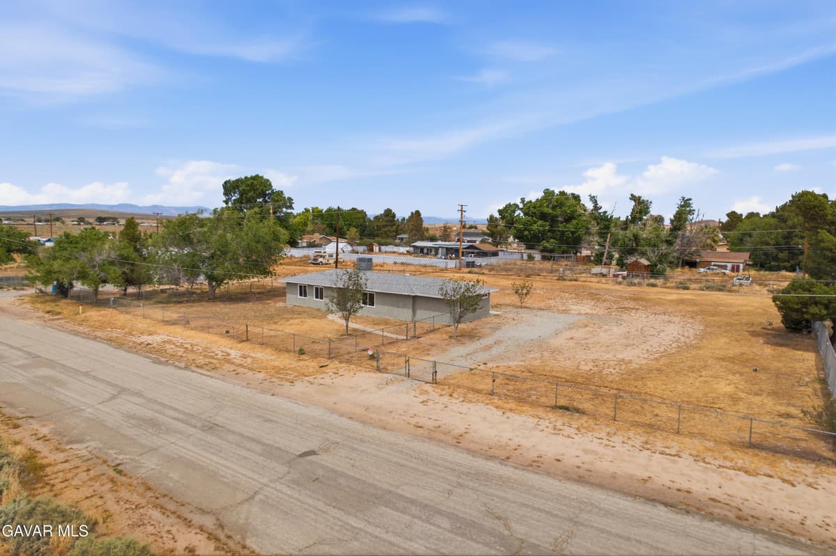 16657 Foothill Avenue — photo 3