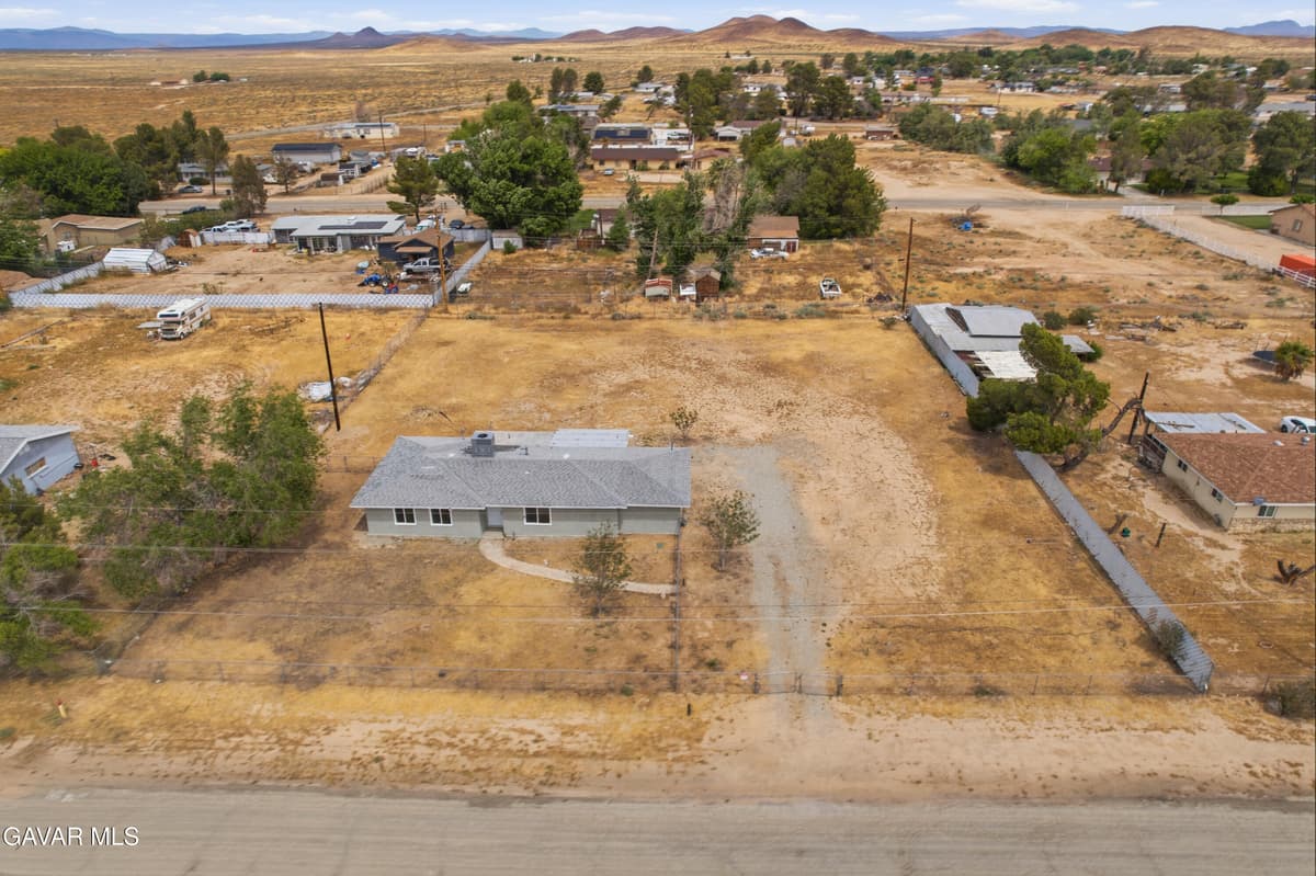 16657 Foothill Avenue — photo 4