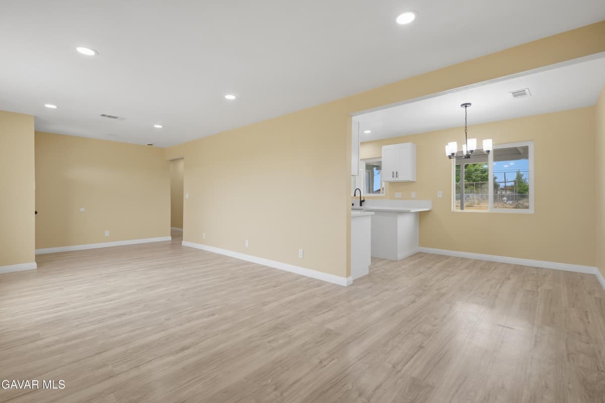 16657 Foothill Avenue — photo 8