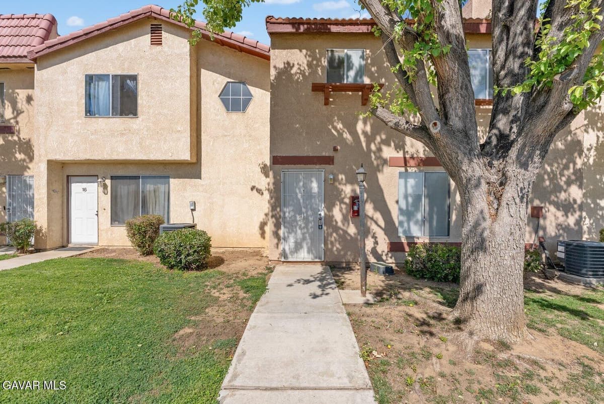 1750 E Avenue Q14