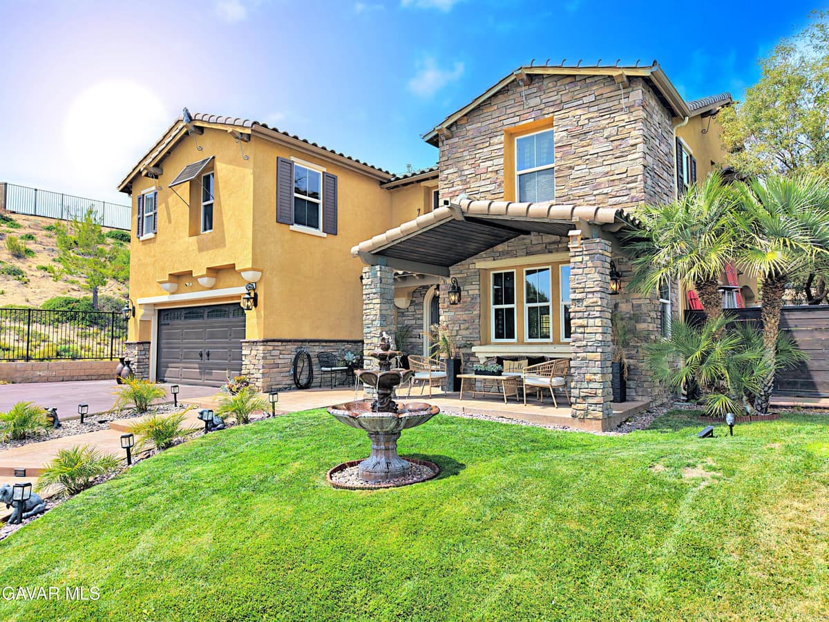 38553 Lion Way
