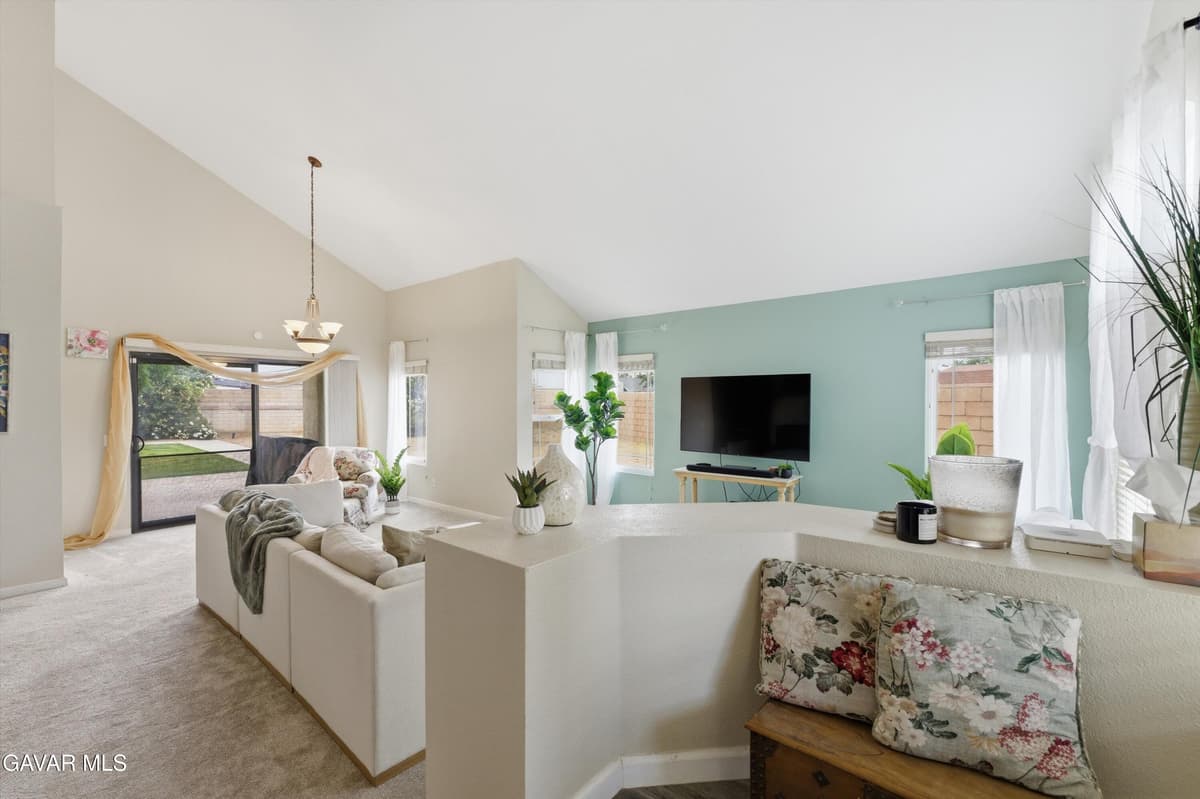42718 Minstrel Drive — photo 3