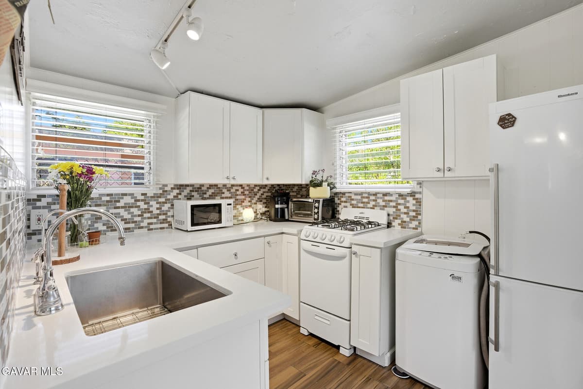 43733 Lake Hughes Road — photo 4