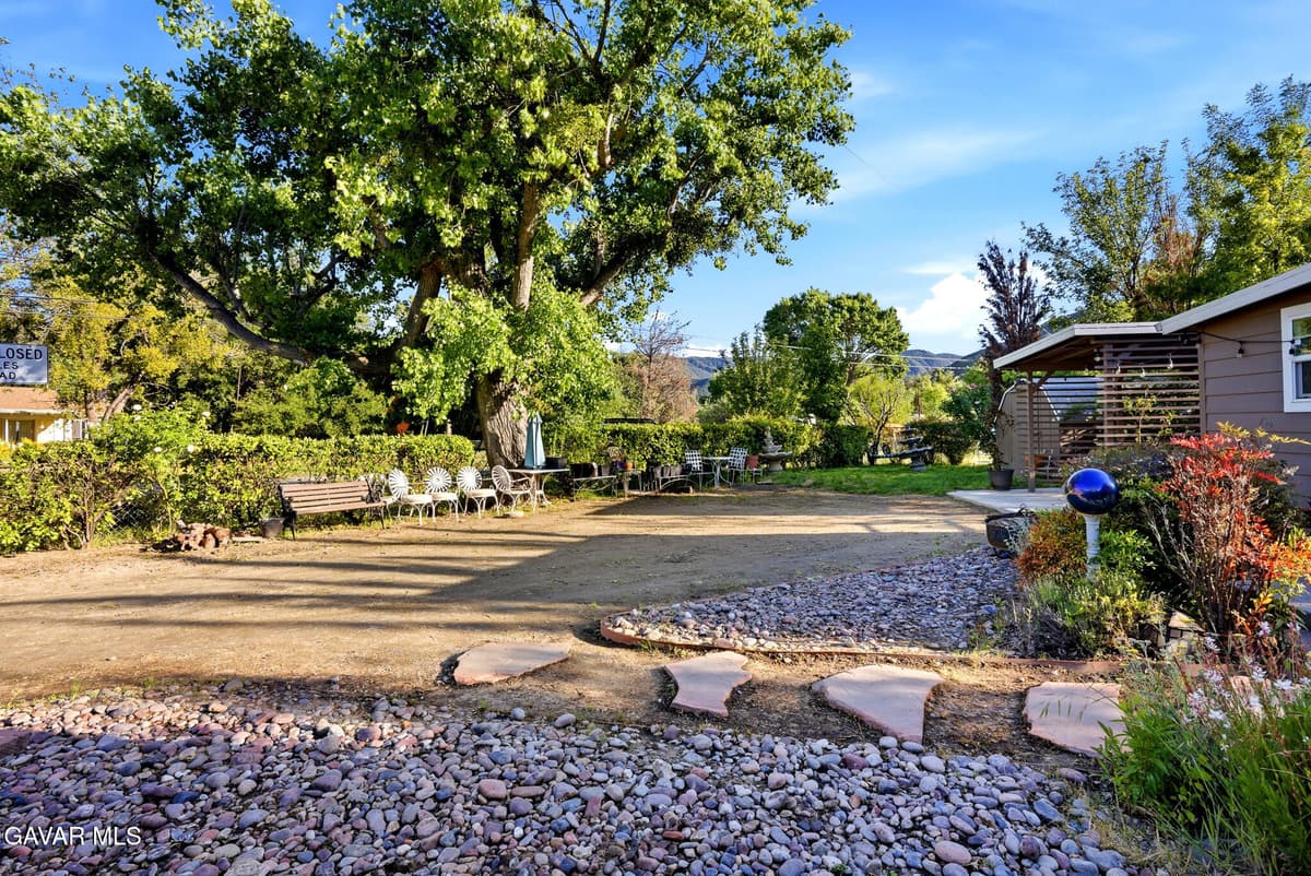 43733 Lake Hughes Road — photo 3