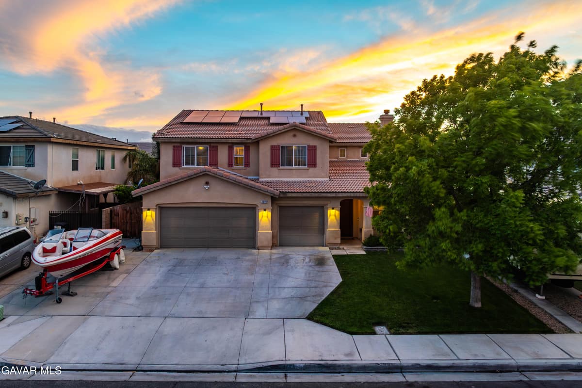 44123 W 47th Street — photo 2