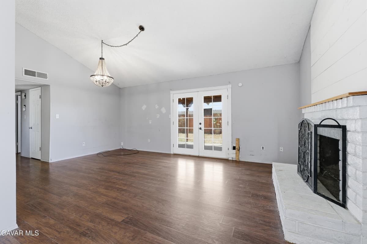 9237 Butternut Avenue — photo 2