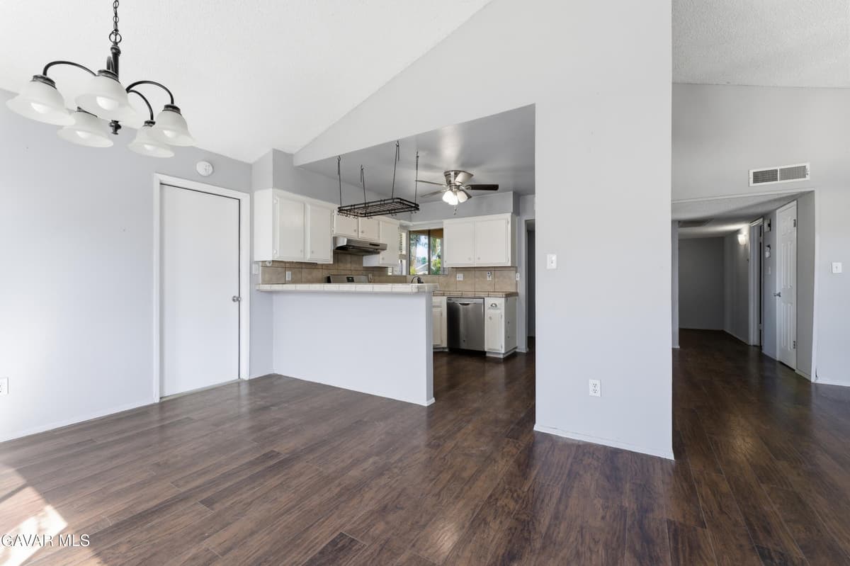 9237 Butternut Avenue — photo 6