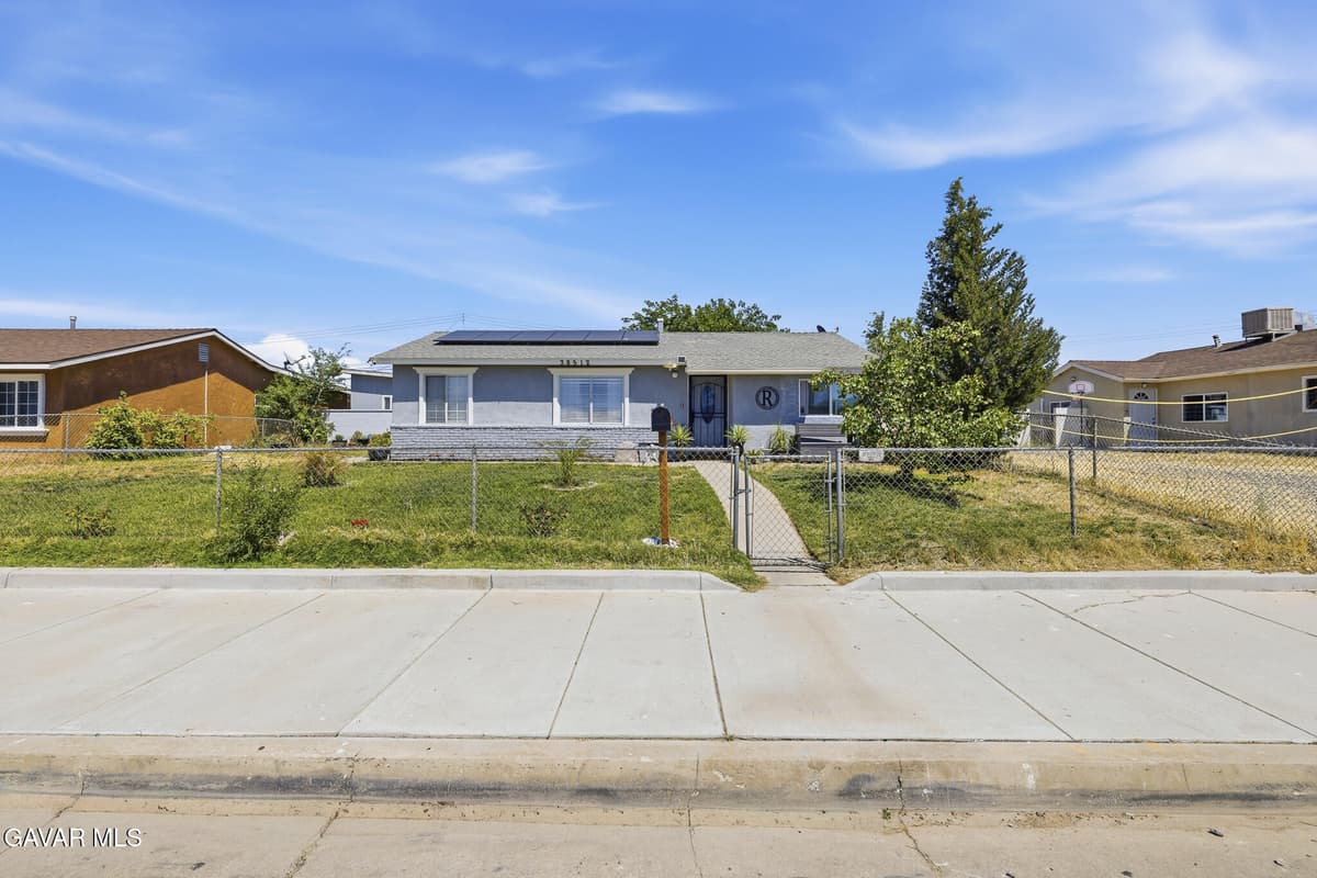 38512 E 30th Street — photo 2