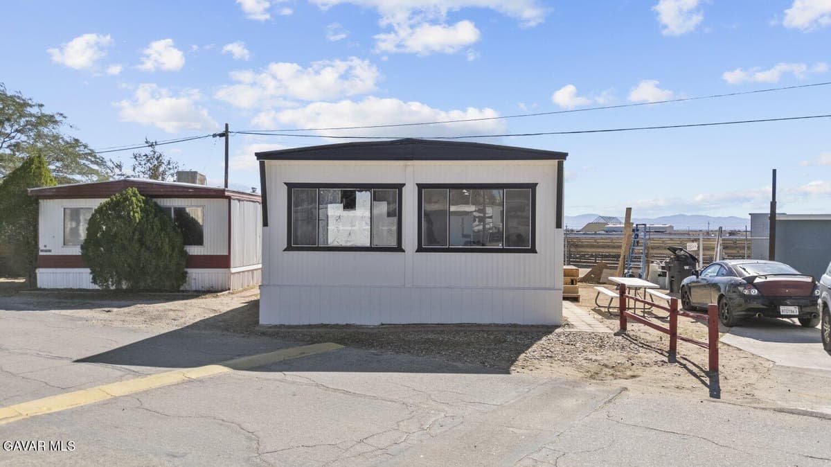1258 W Rosamond Boulevard — photo 7