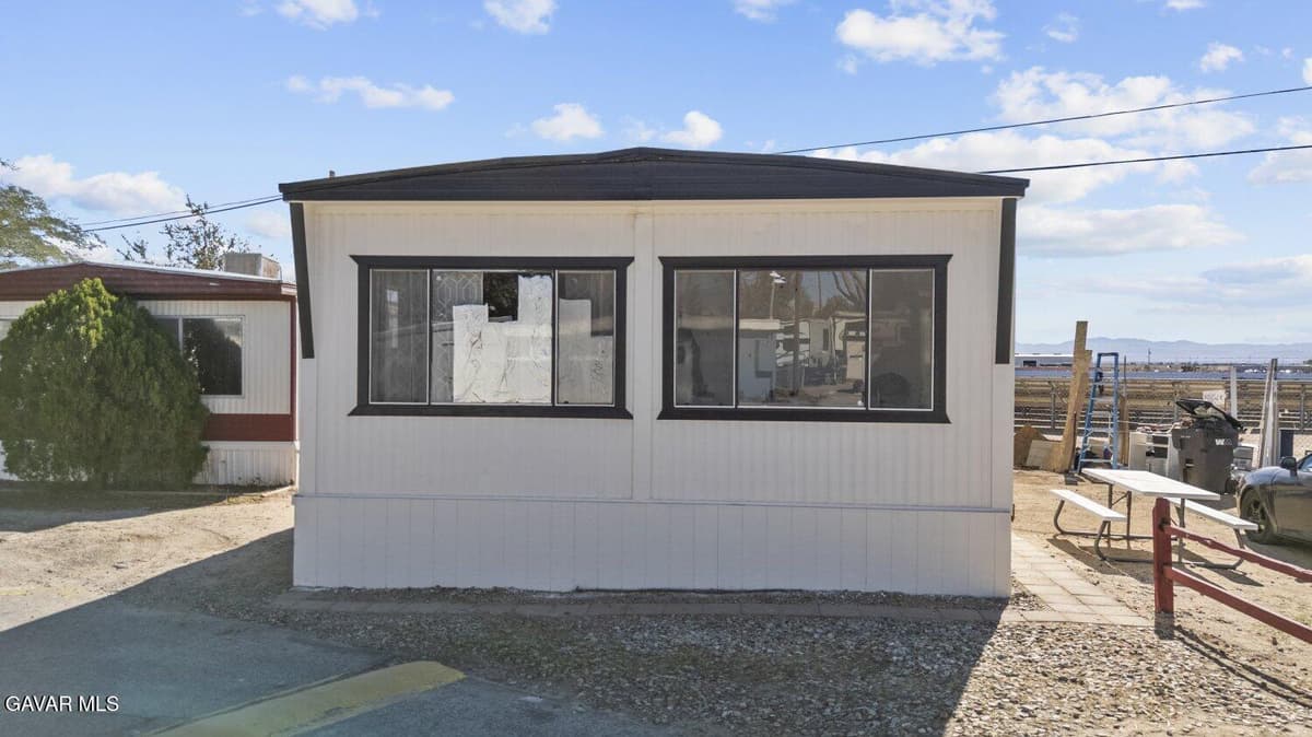 1258 W Rosamond Boulevard — photo 8