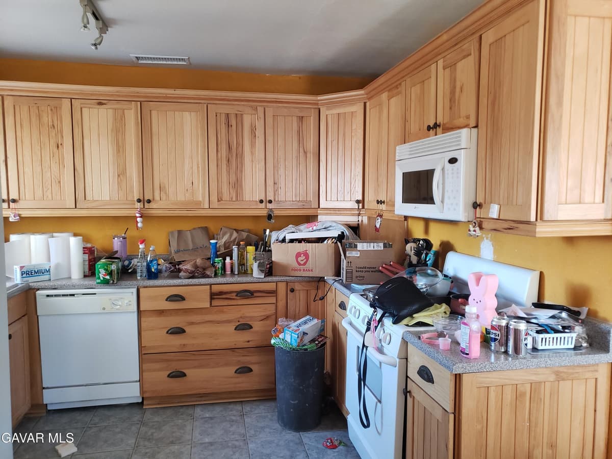 8037 Walpole Avenue — photo 4