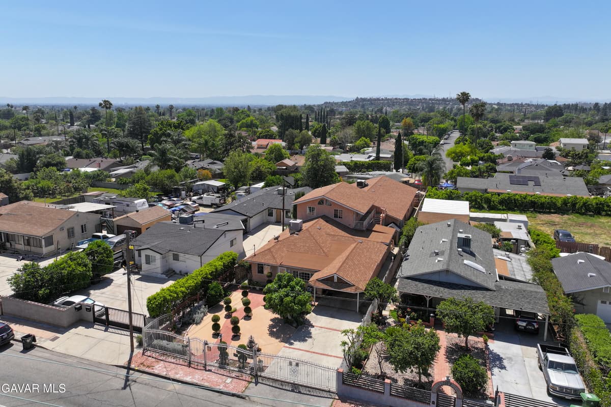 13007 Glenoaks Boulevard — photo 6