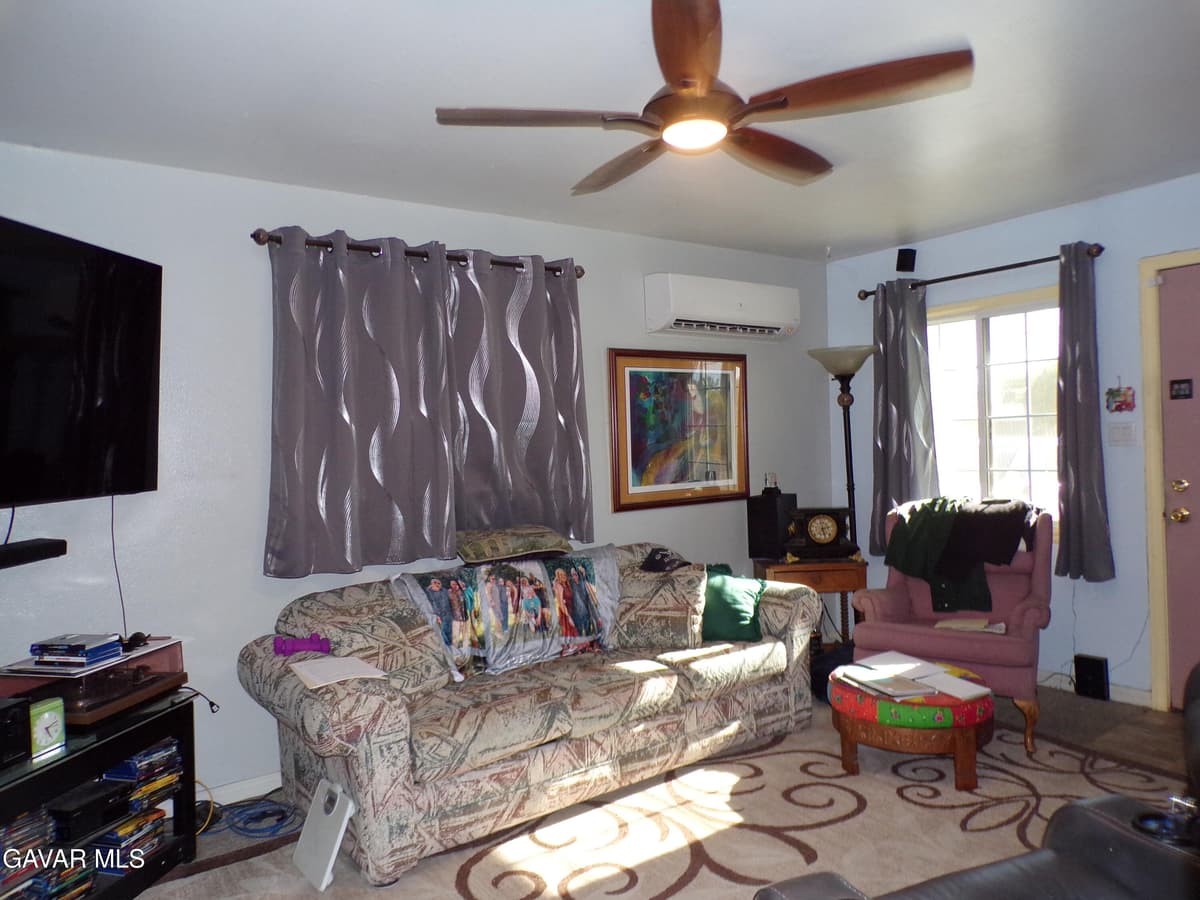 44026 W 10th Street — photo 2