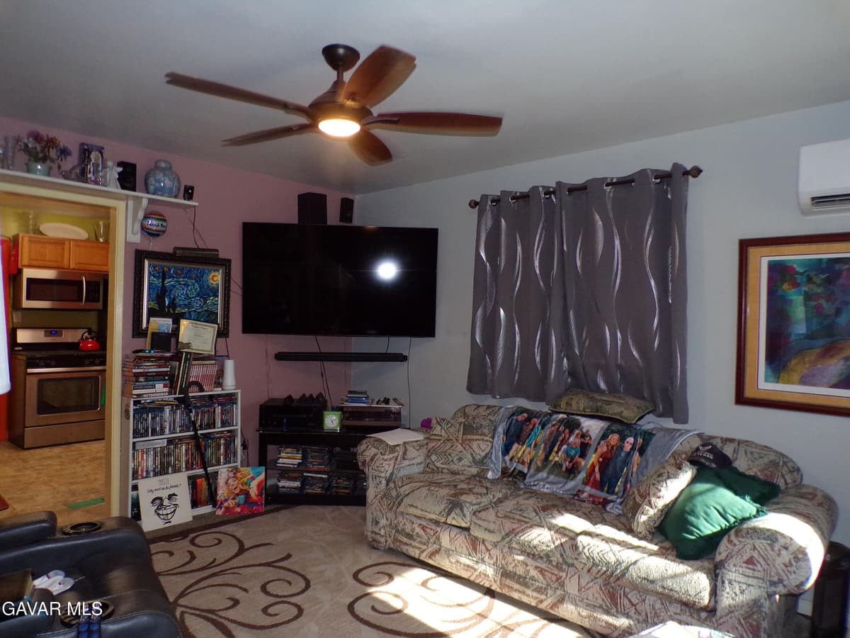 44026 W 10th Street — photo 3