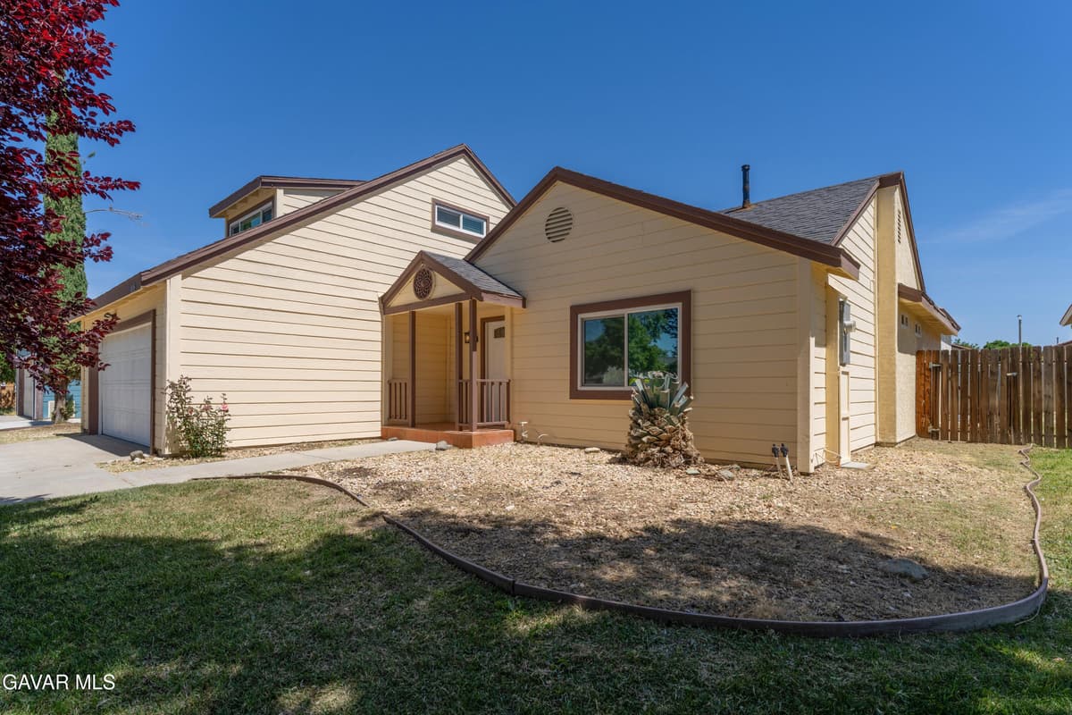 44148 Dahlia Street — photo 3