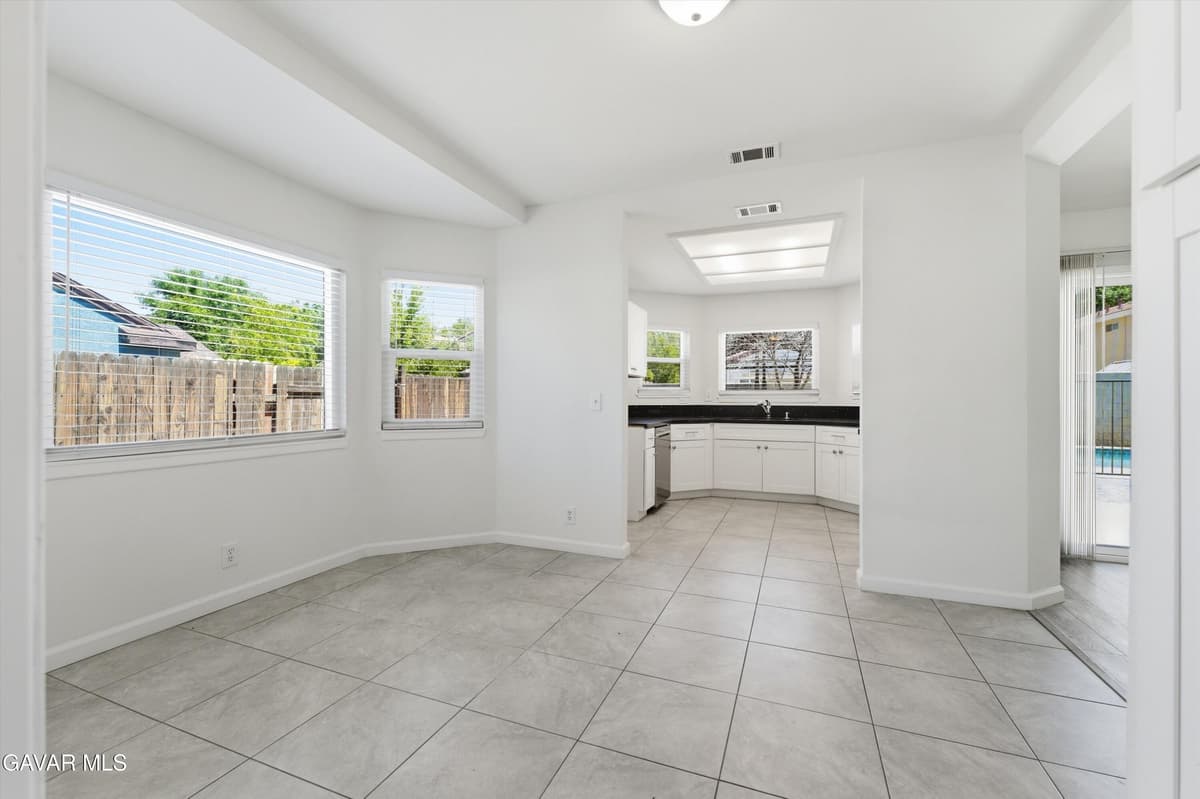 44148 Dahlia Street — photo 7