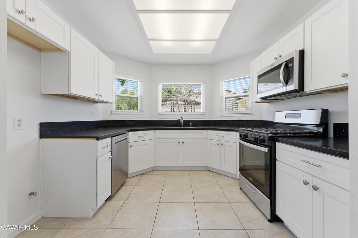 44148 Dahlia Street — photo 8