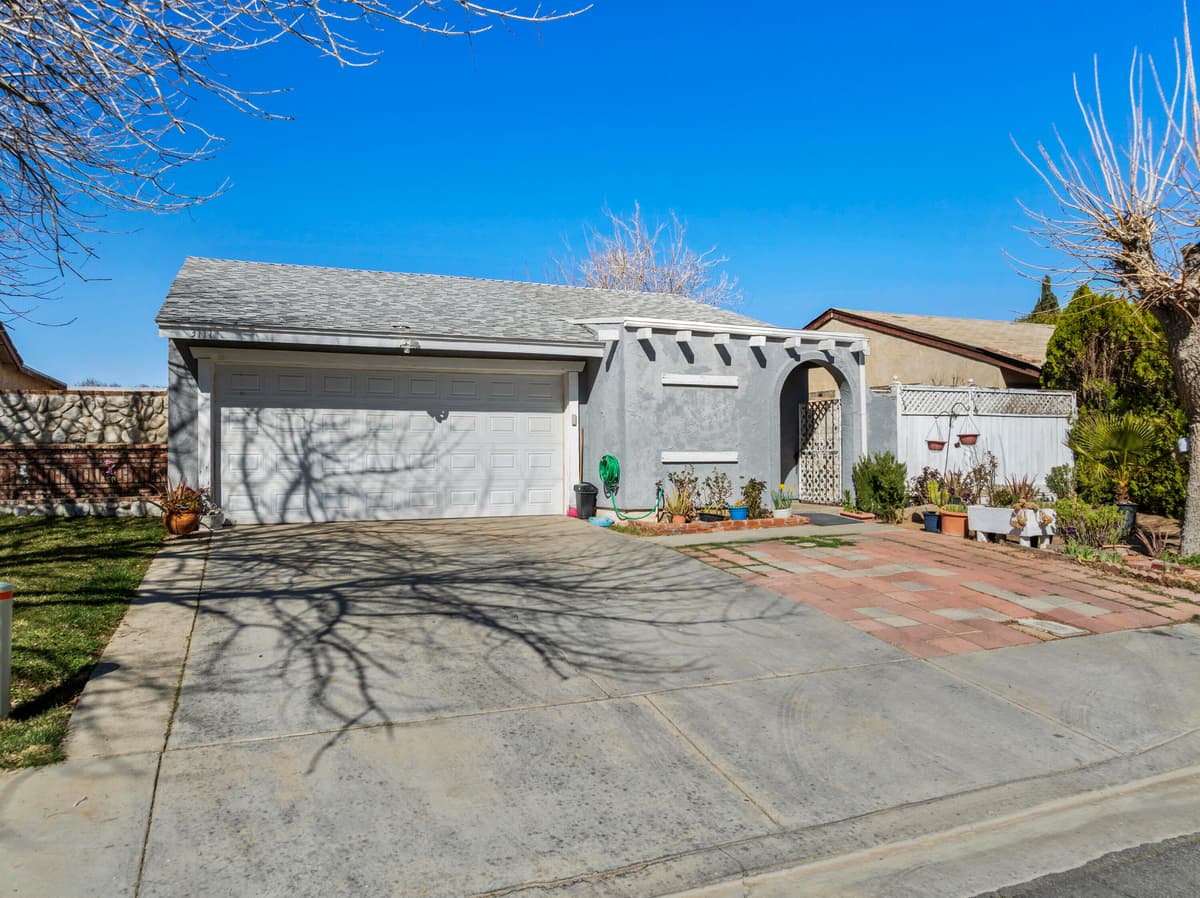 3111 E Avenue Q13