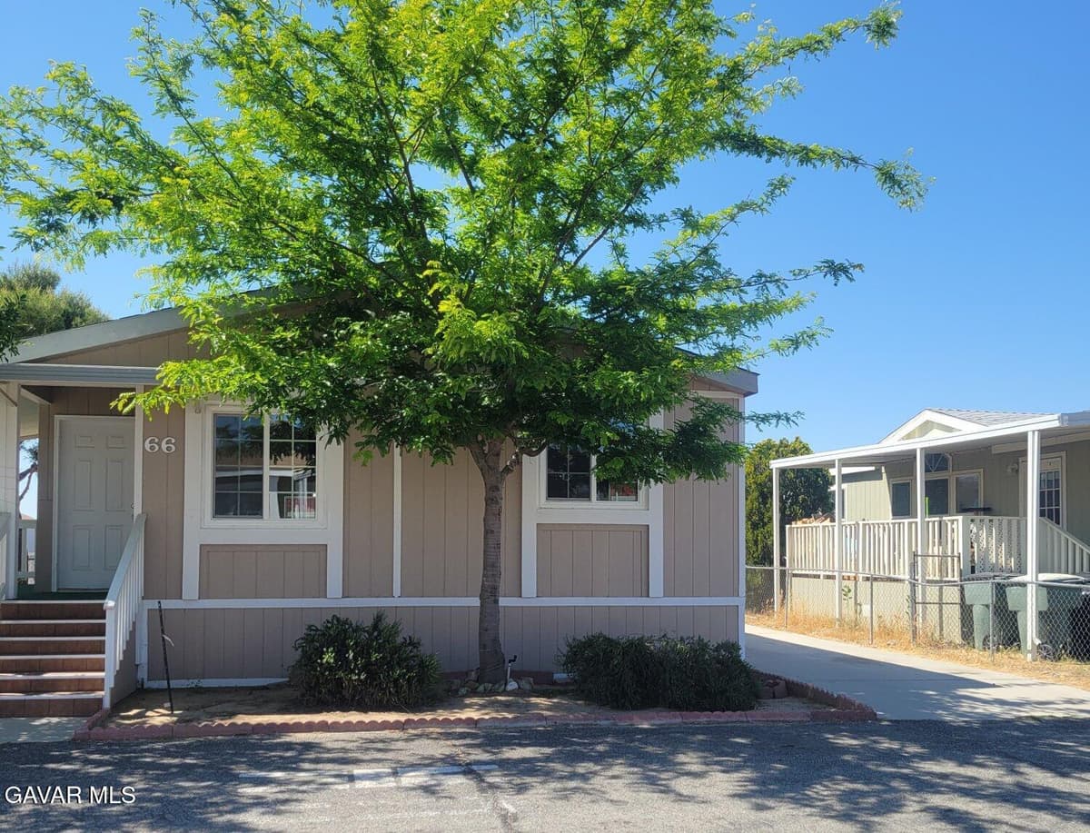 3303 Sierra Highway — photo 2