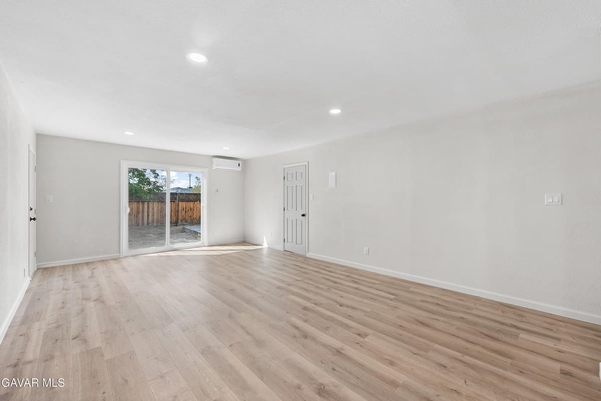 21739 Bancroft Drive — photo 4