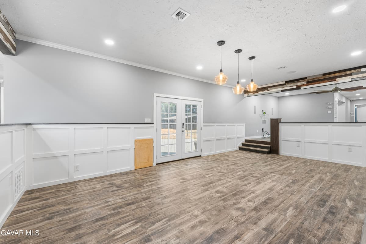 16788 Glendower Avenue — photo 5