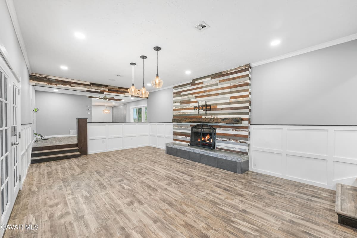 16788 Glendower Avenue — photo 6