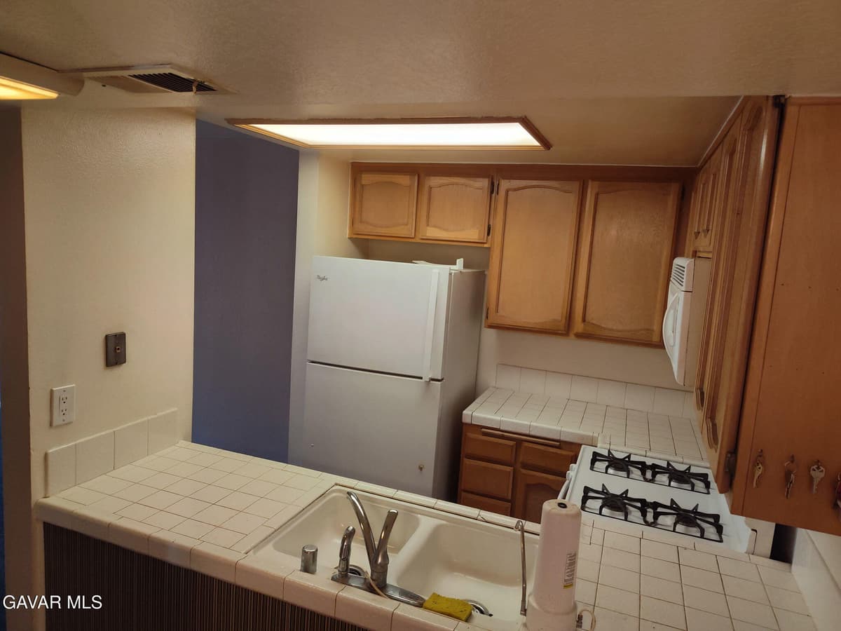 1840 E Avenue J2 — photo 3