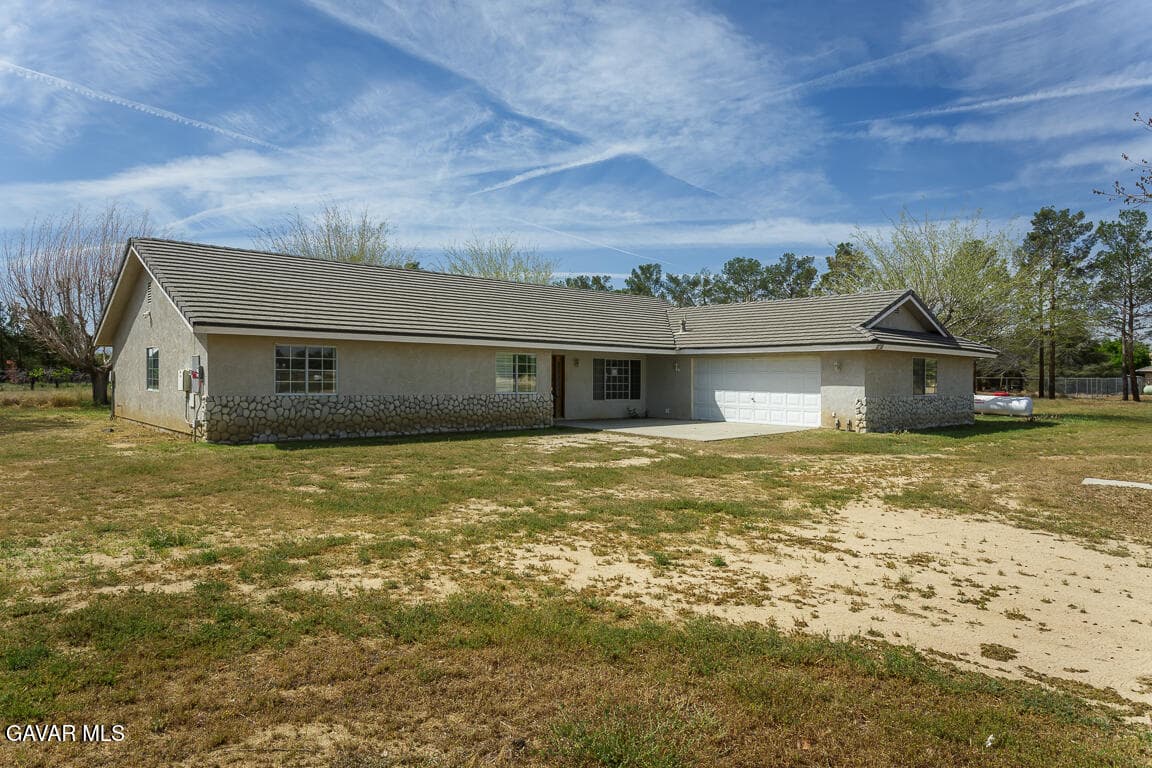8718 W Avenue D12