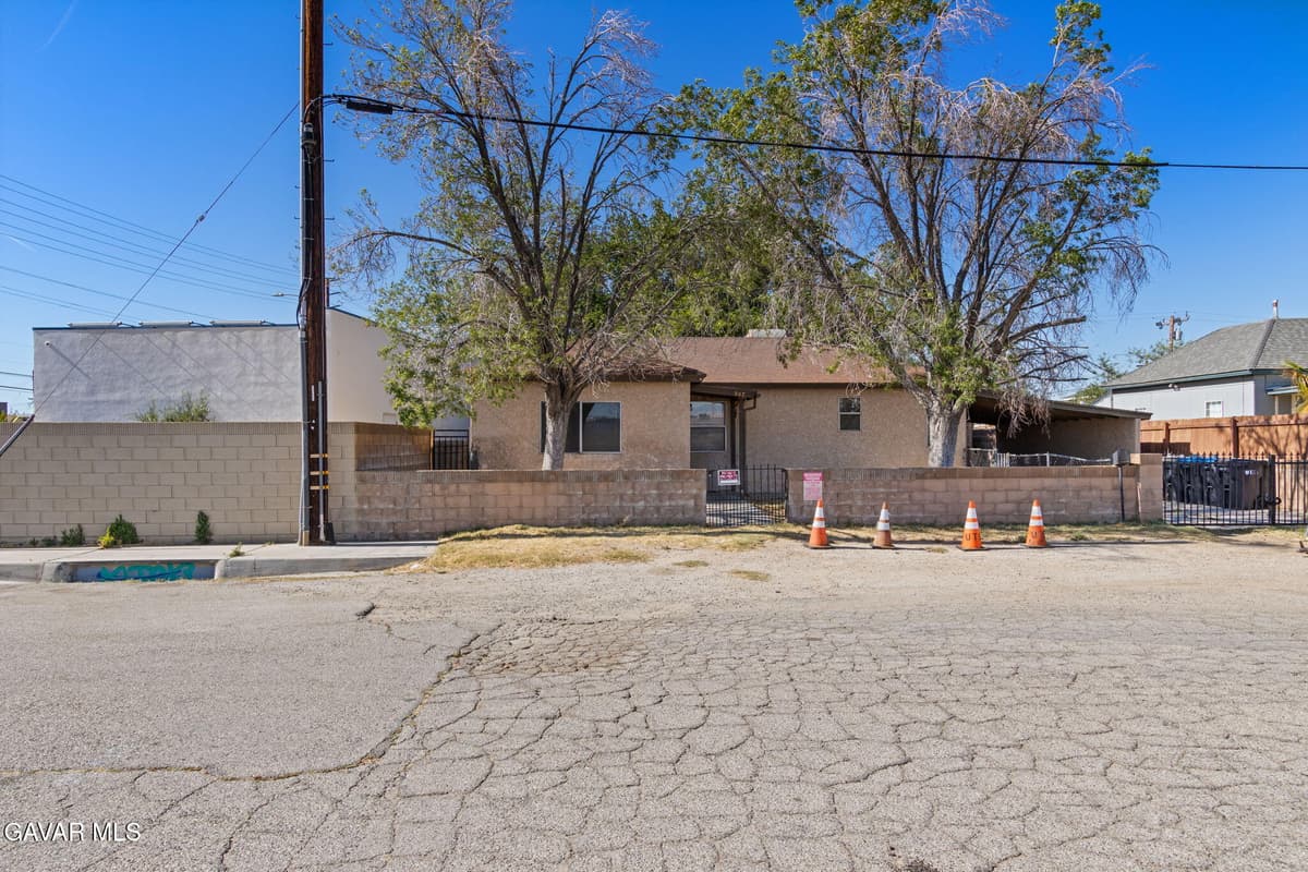 947 W Oldfield Street — photo 2