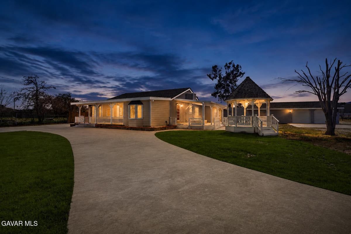 2232 W Avenue M4