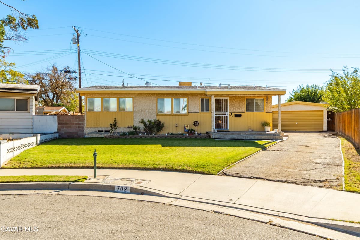 702 W Avenue H9
