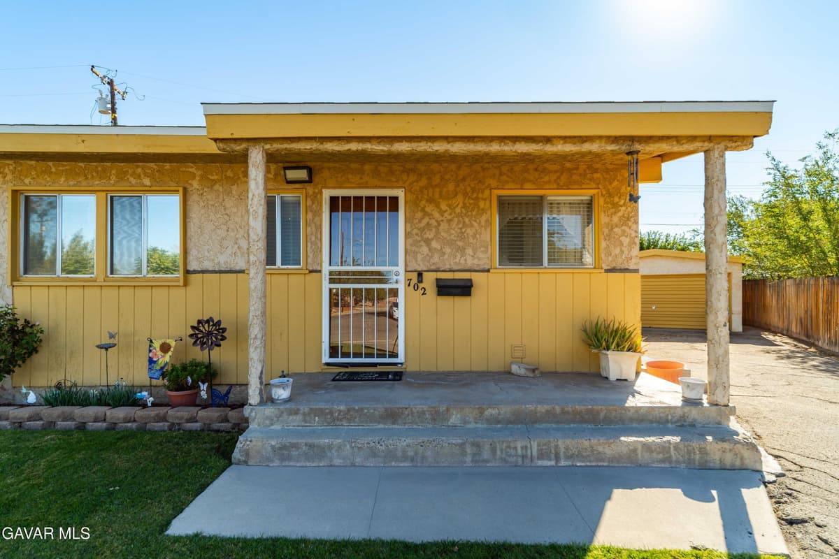 702 W Avenue H9 — photo 3