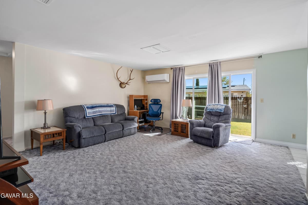 702 W Avenue H9 — photo 4
