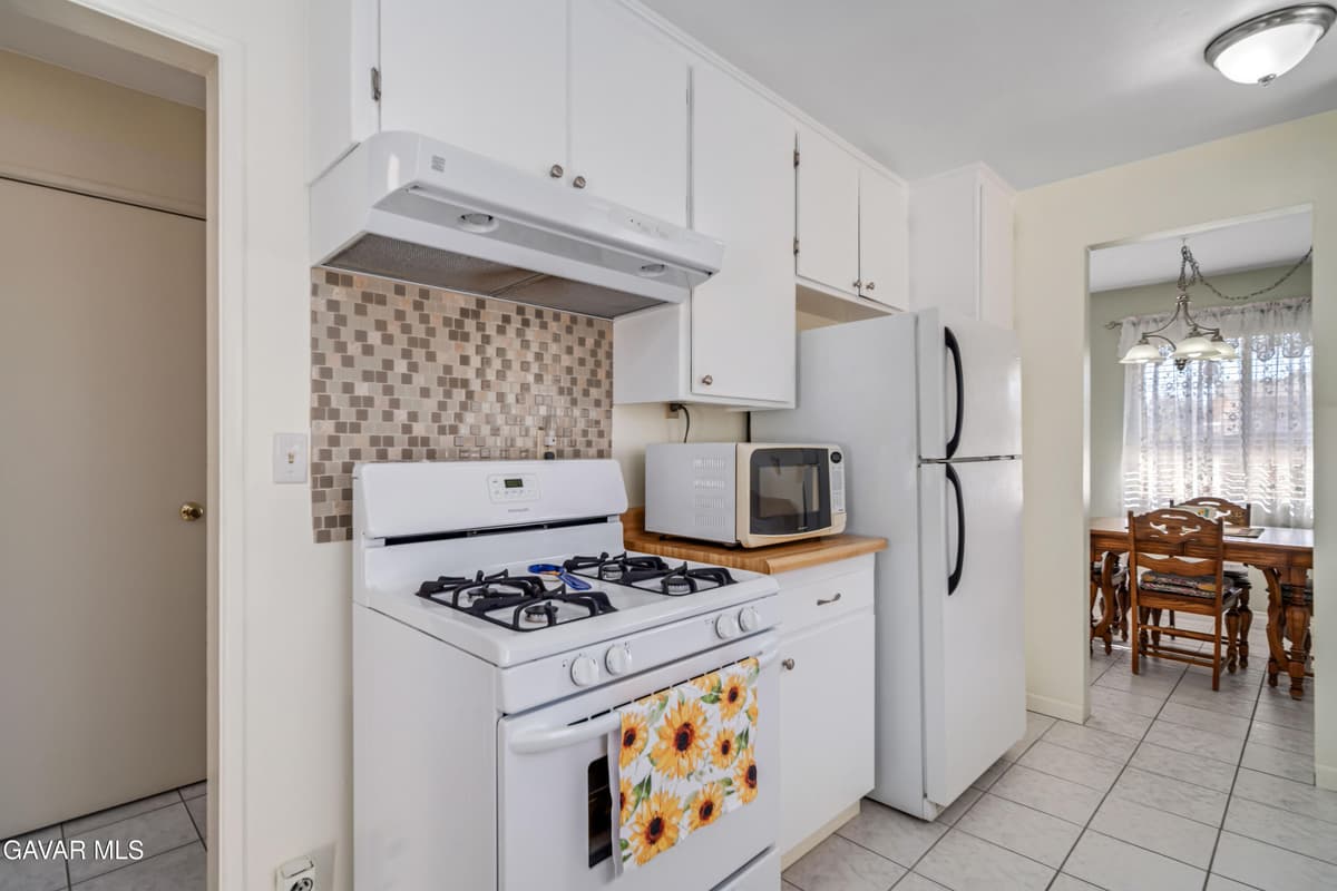 702 W Avenue H9 — photo 8
