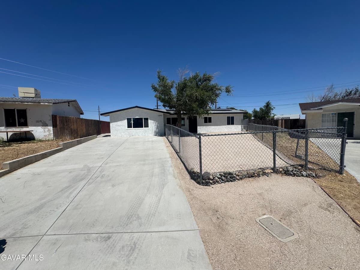 15992 Lawrence Drive — photo 4