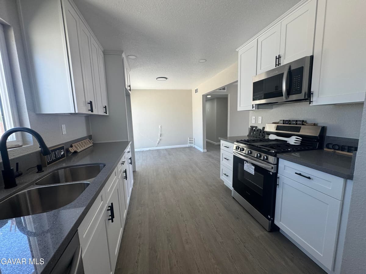 15992 Lawrence Drive — photo 8