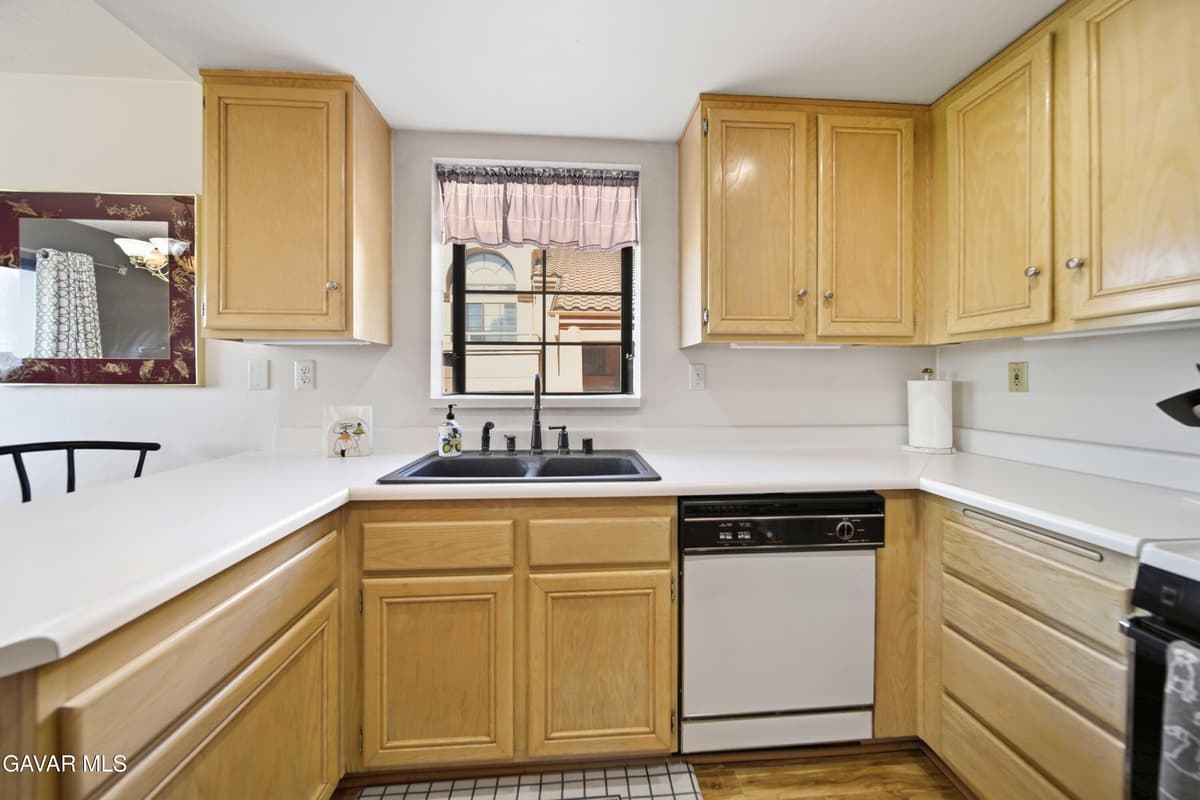 Property photo — photo 8