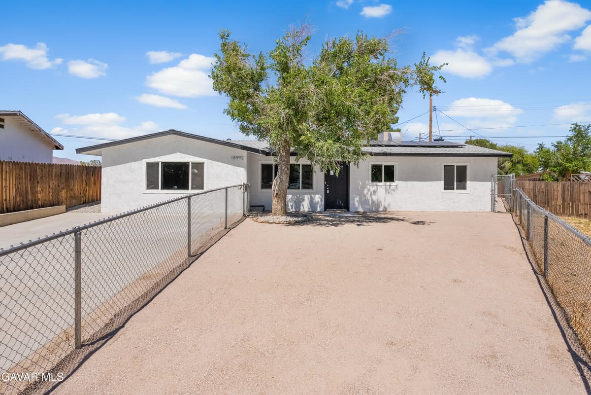 15992 Lawrence Drive — photo 3