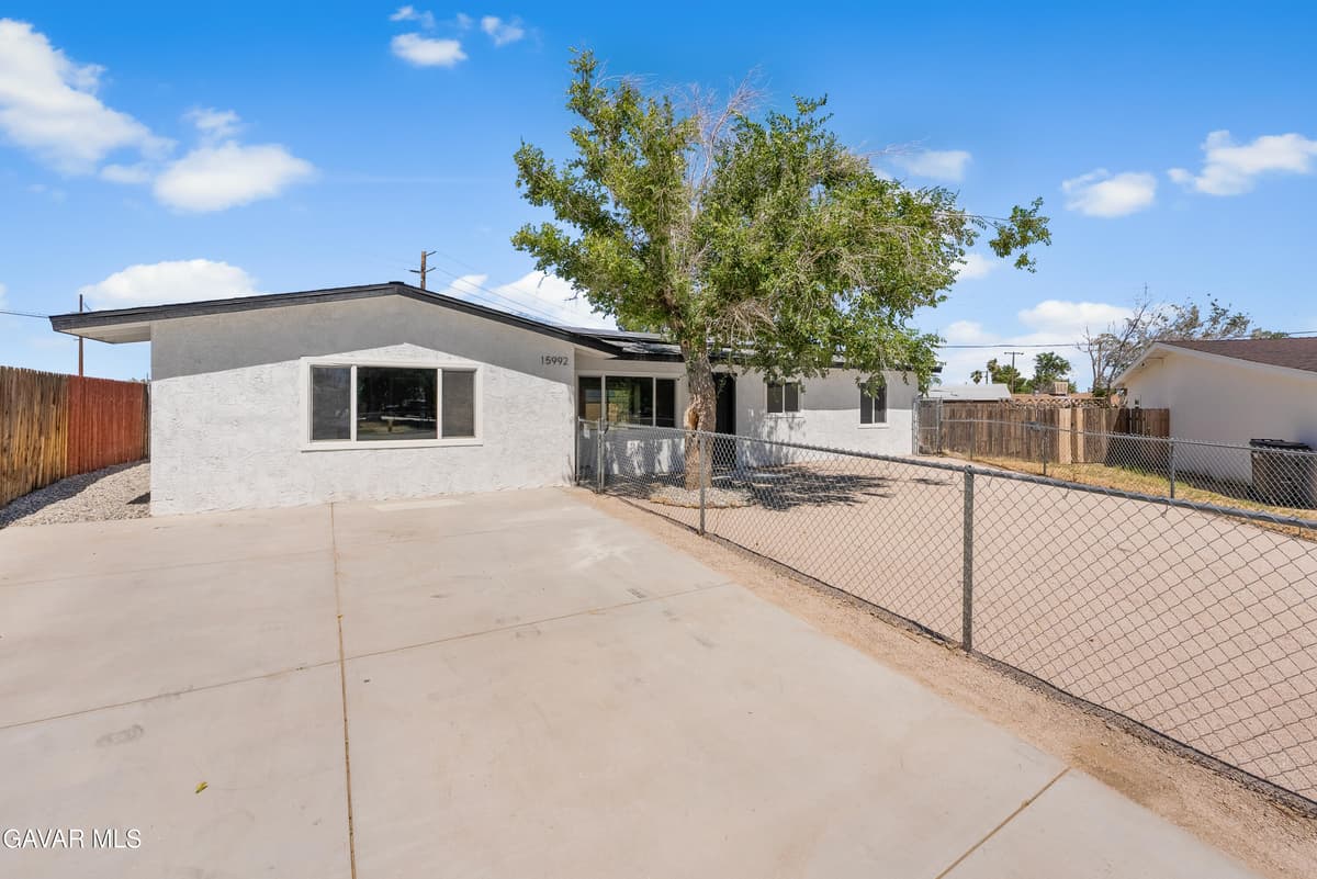 15992 Lawrence Drive — photo 7