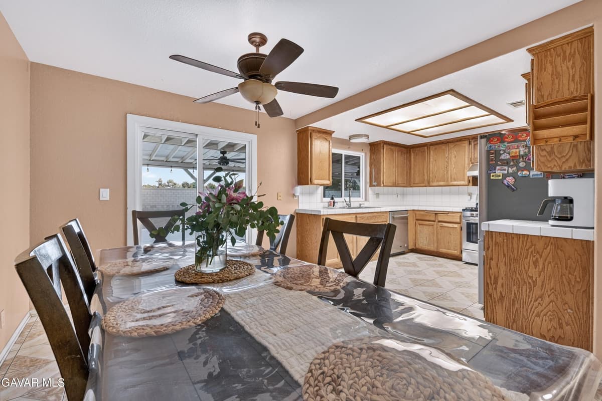834 E Avenue J6 — photo 8