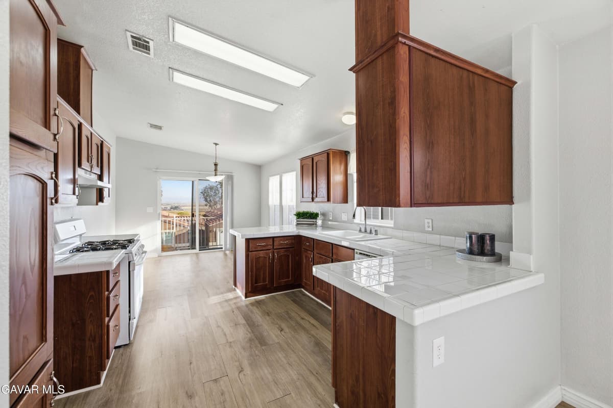 Property photo — photo 8