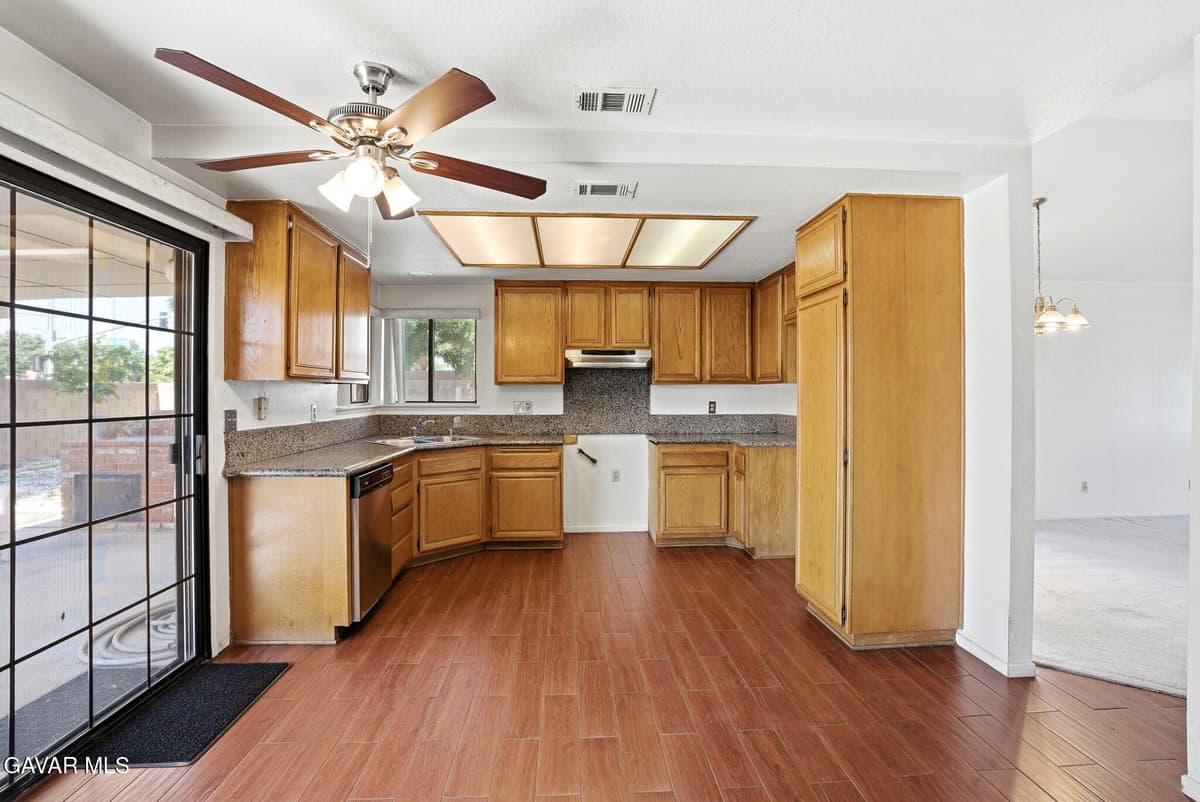 4722 Pacifica Avenue — photo 5