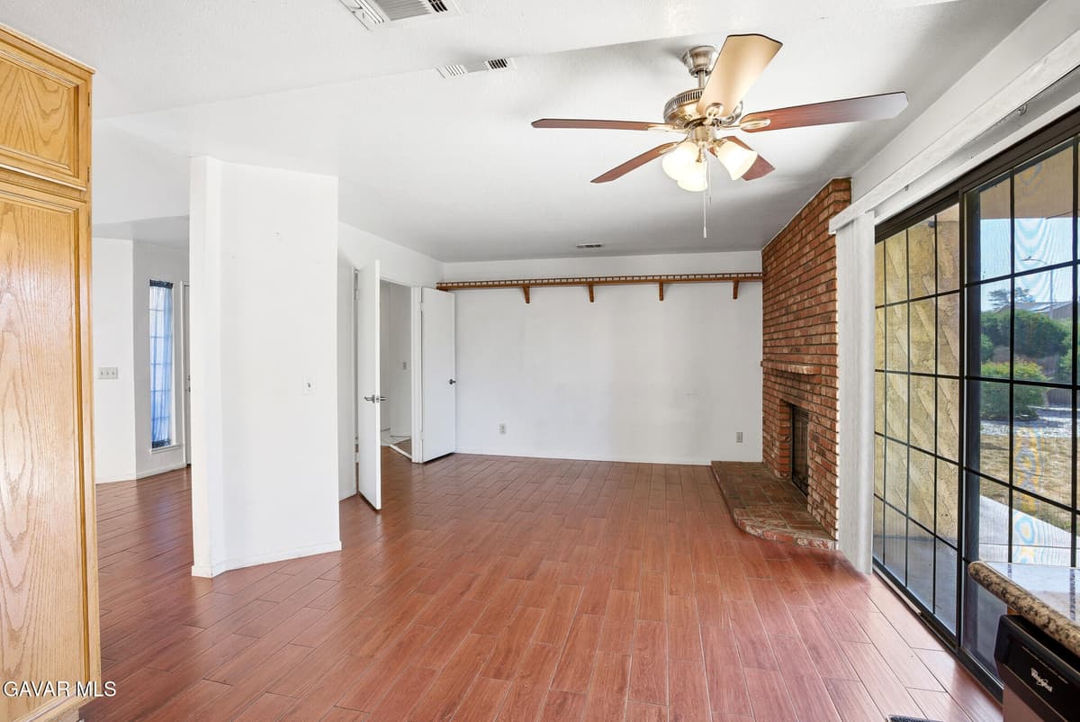 4722 Pacifica Avenue — photo 8