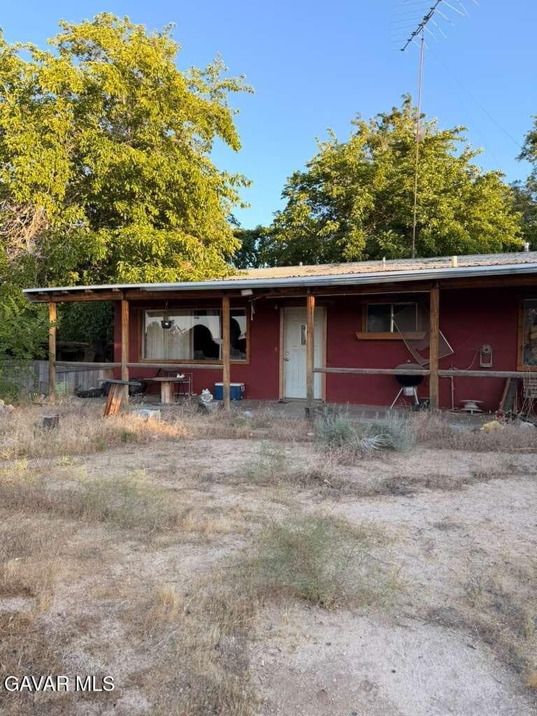 12156 E Avenue V 12