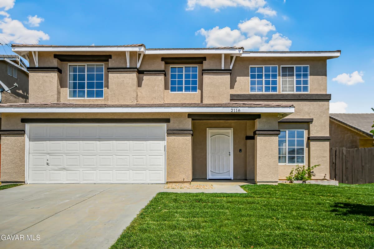 2116 Knollwood Court