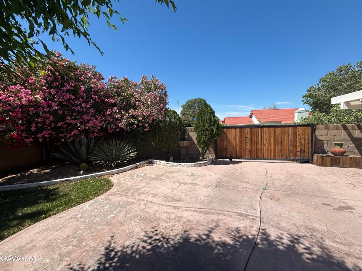 37063 Waterman Avenue — photo 3